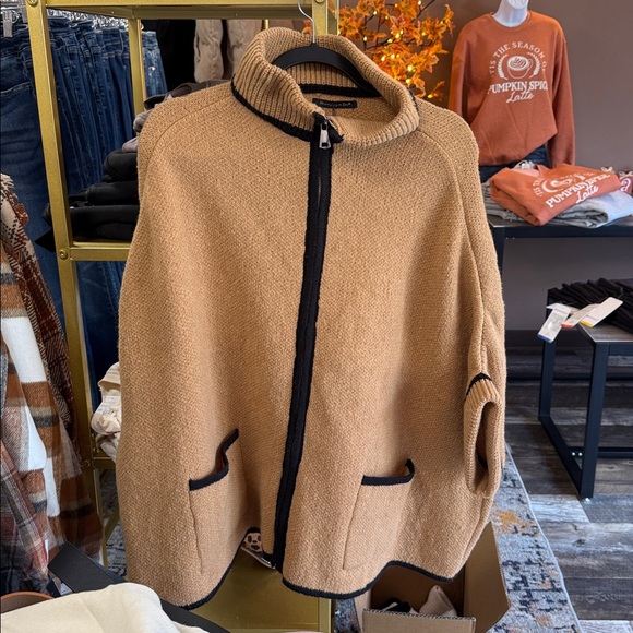 Kate Knit Zip-Up Fleece Cape - Picture 3 of 4